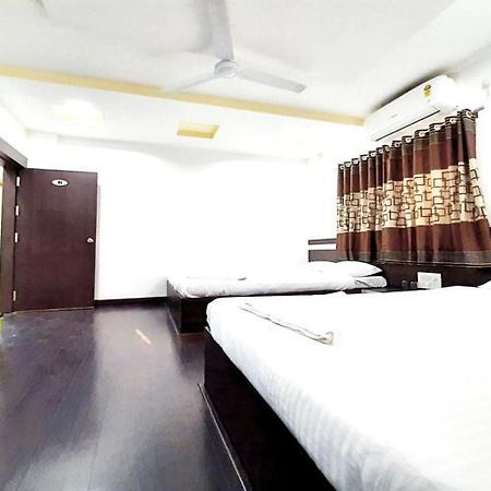 Hotel United House Shirdi Bagian luar foto