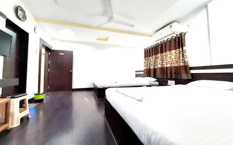 Hotel United House Shirdi Bagian luar foto