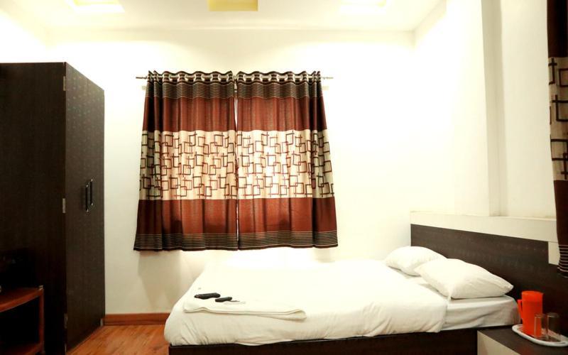 Hotel United House Shirdi Bagian luar foto