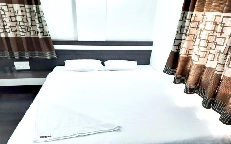 Hotel United House Shirdi Bagian luar foto