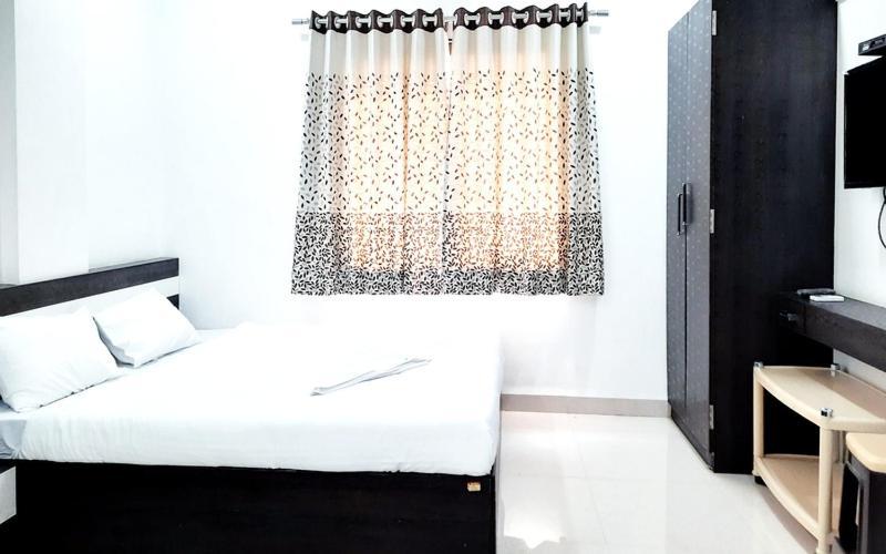 Hotel United House Shirdi Bagian luar foto