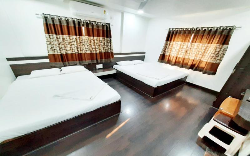 Hotel United House Shirdi Bagian luar foto