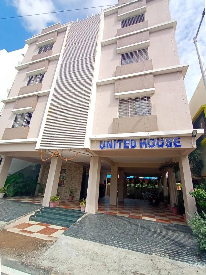 Hotel United House Shirdi Bagian luar foto
