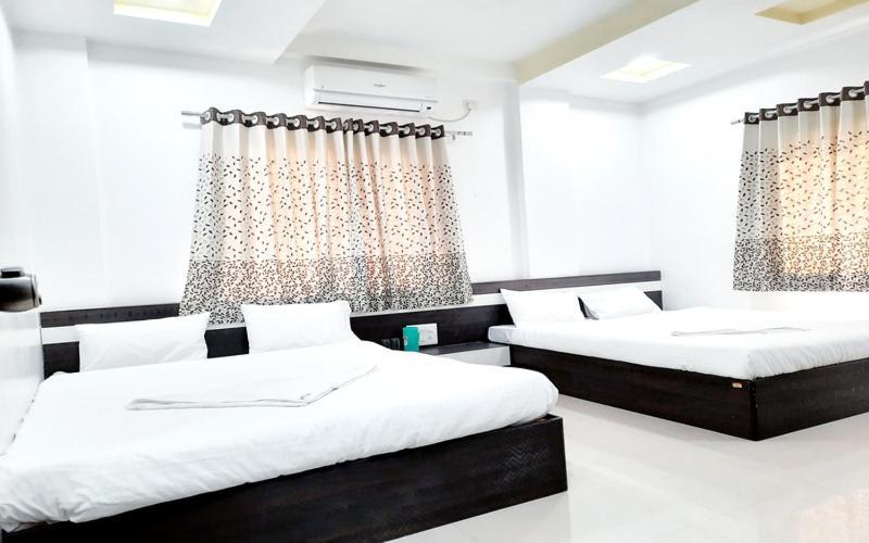 Hotel United House Shirdi Bagian luar foto