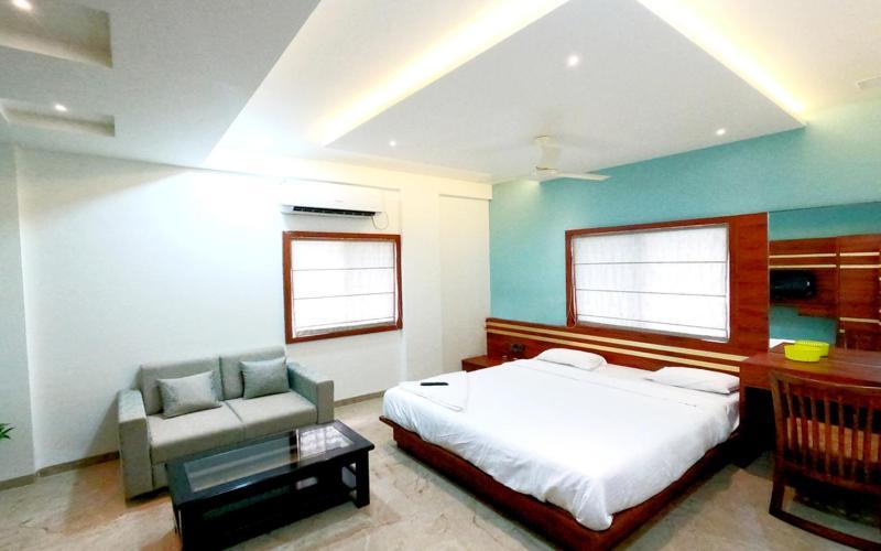 Hotel United House Shirdi Bagian luar foto