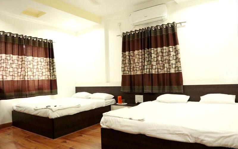 Hotel United House Shirdi Bagian luar foto