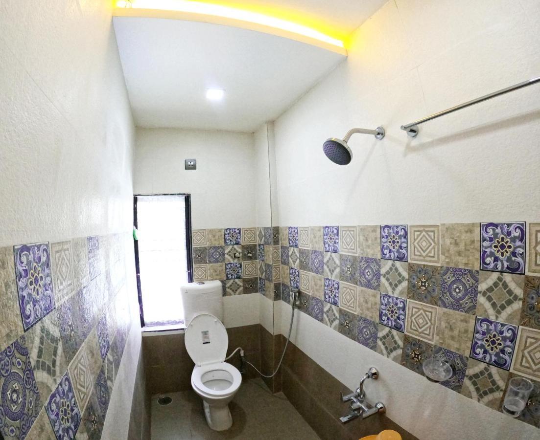 Hotel United House Shirdi Bagian luar foto